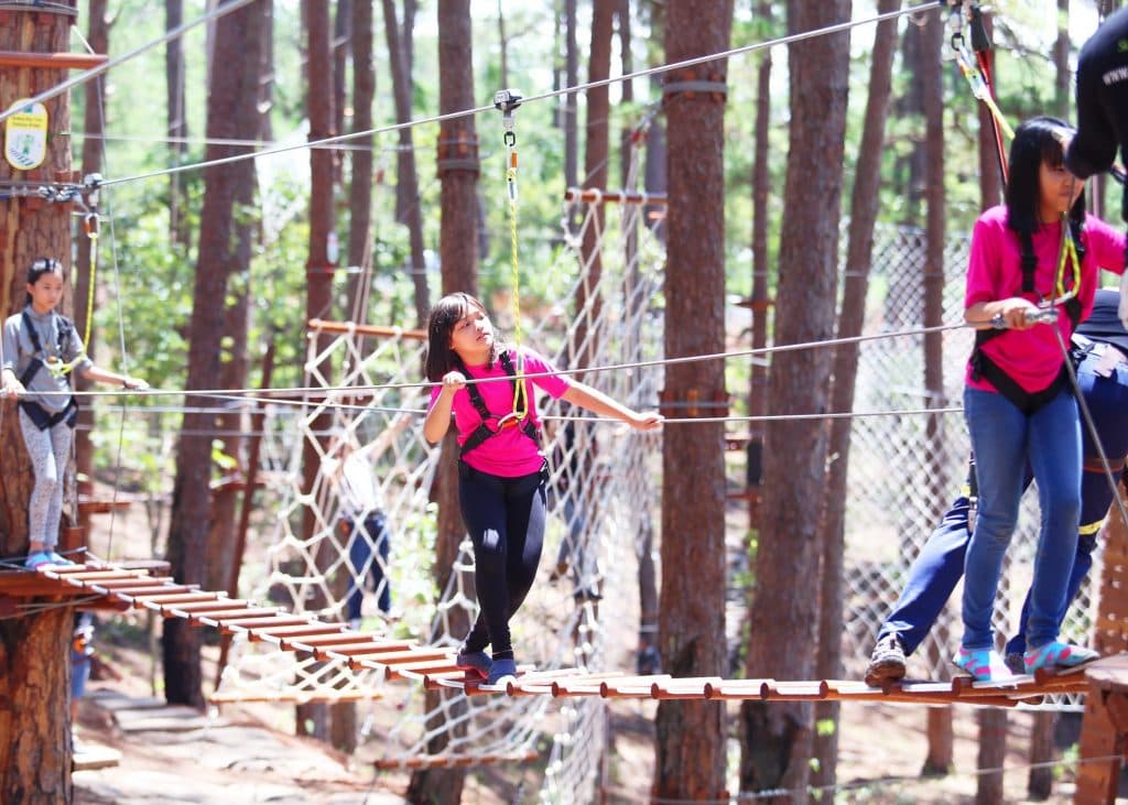 Kinh nghiệm đi tour du lịch Đà Lạt, giá vé của high rope course, trò chơi đu dây mạo hiểm