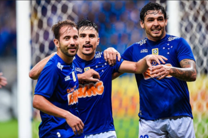 Goleada Info on X: "📷 Éverton Ribeiro, Willian 'Bigode' e Ricardo Goulart comemorando gol com a camisa do Cruzeiro (2014) https://t.co/lCvzUl53dN" / X