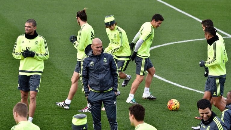 Zinedine Zidane ấn tượng với phong cách huấn luyện khác biệt