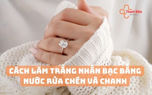 Cách làm trắng nhẫn bạc bằng nước rửa chén và chanh