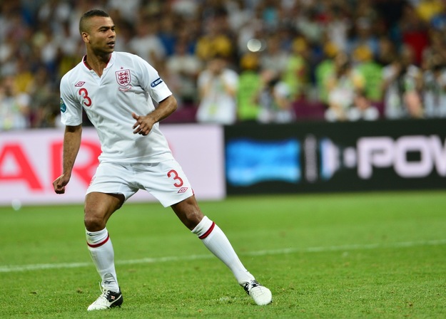 Hậu vệ trái nổi tiếng Ashley Cole giã từ sự nghiệp