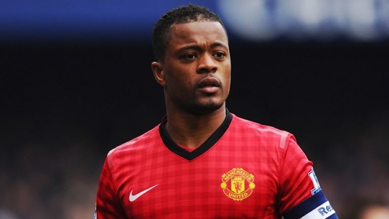 Patrice Evra được đánh giá là một trong những hậu vệ cánh xuất sắc nhất của Manchester United trong thập kỷ qua. Dưới thời Sir Alex Ferguson, Evra đã cùng Manchester United giành 5 chức vô địch Premier League và 1 Champions League.