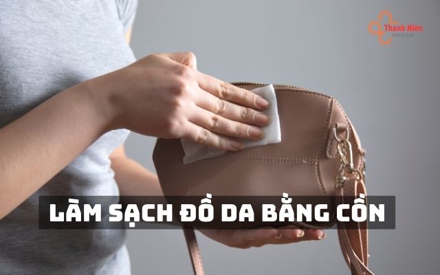 Làm sạch đồ da bằng cồn