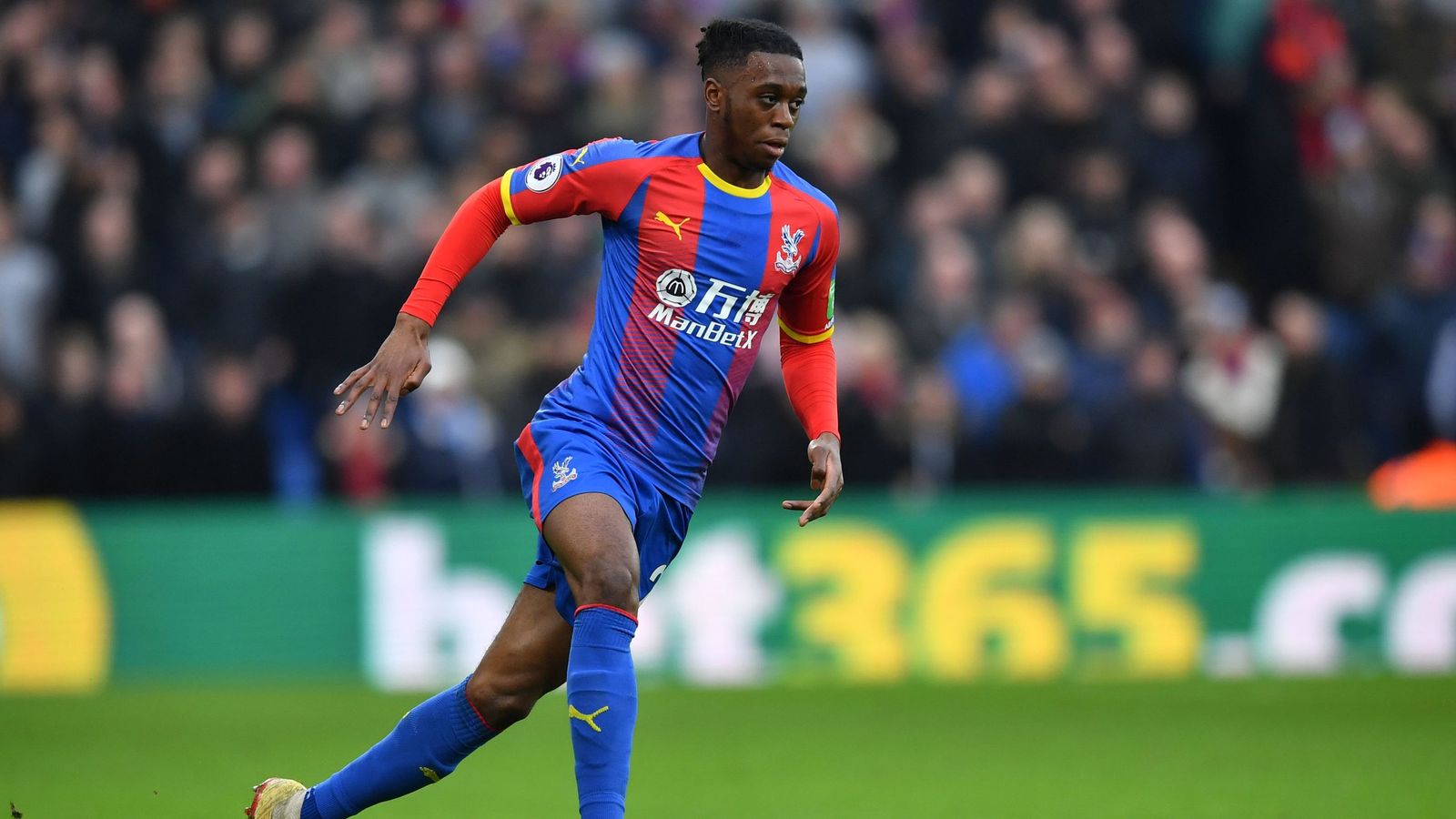 Manchester United restart talks with Crystal Palace over Aaron Wan-Bissaka | Football News | Sky Sports