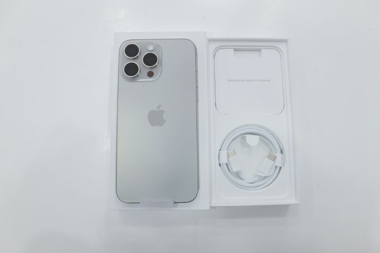 Pin iPhone 15 Pro Max bao nhiêu mAh? Test thực tế ra sao?