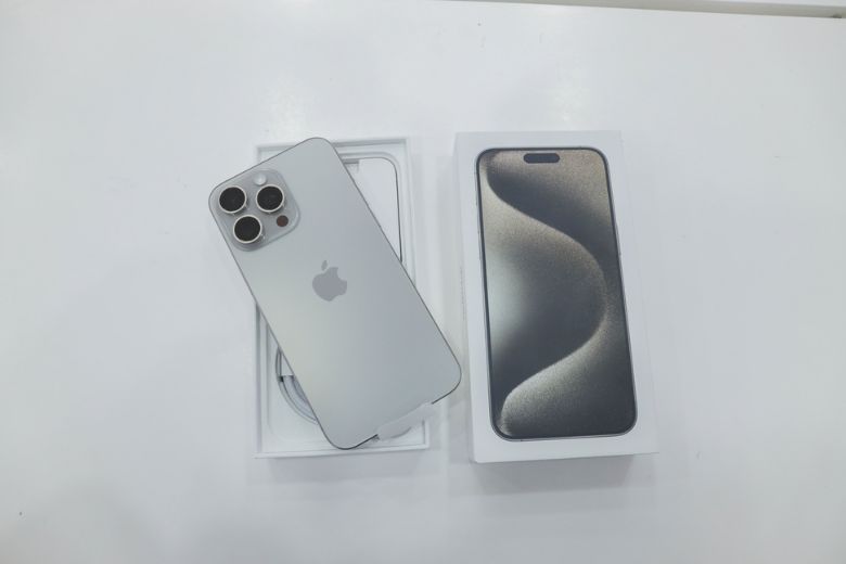 Pin iPhone 15 Pro Max bao nhiêu mAh? Test thực tế ra sao?