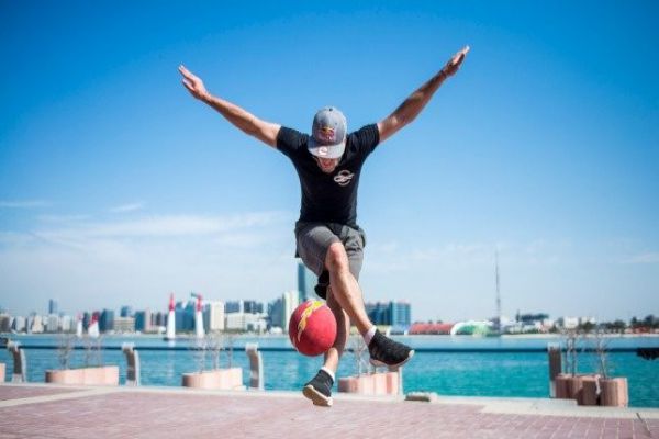 Vua bóng đá đường phố là ai - Sean Garnier?