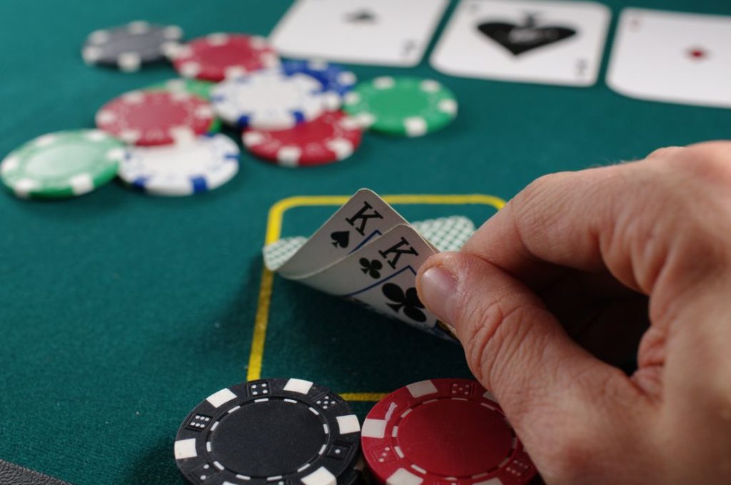 Cách Đọc Bài Poker - Đánh Bài Của Đối Thủ Với Độ Chính Xác Cao