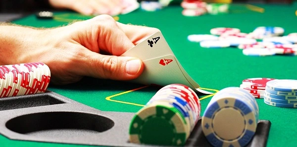 Rejam Poker là gì? Phân biệt Rejam Poker và Resteal Poker